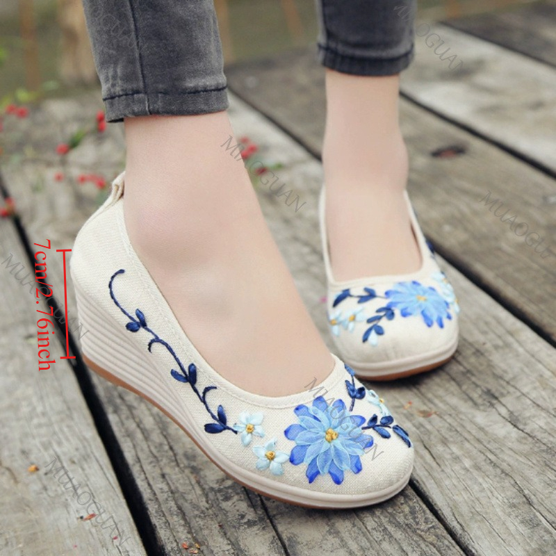 Ethnic And Fashion - Embroidered Women Comfort Wedge Platform Shoes