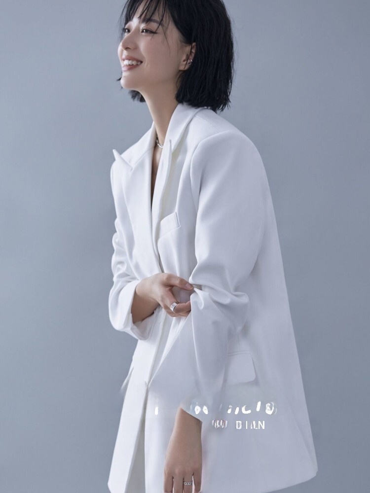 White Suit Theme Fashion Magaz - Ethnic Fashion Magazine recension och pris