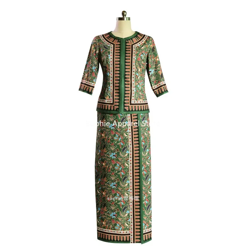 Southeast Asia Flight Attendan - Batik Sarong Wrap recension och pris